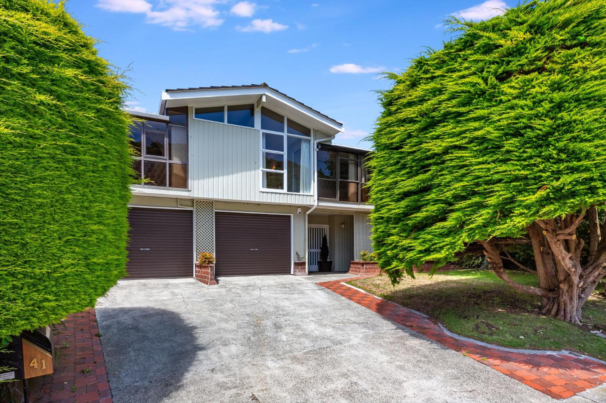Retro 4 Bedroom Home, Warm And Welcoming, Quiet Location Porirua Bagian luar foto
