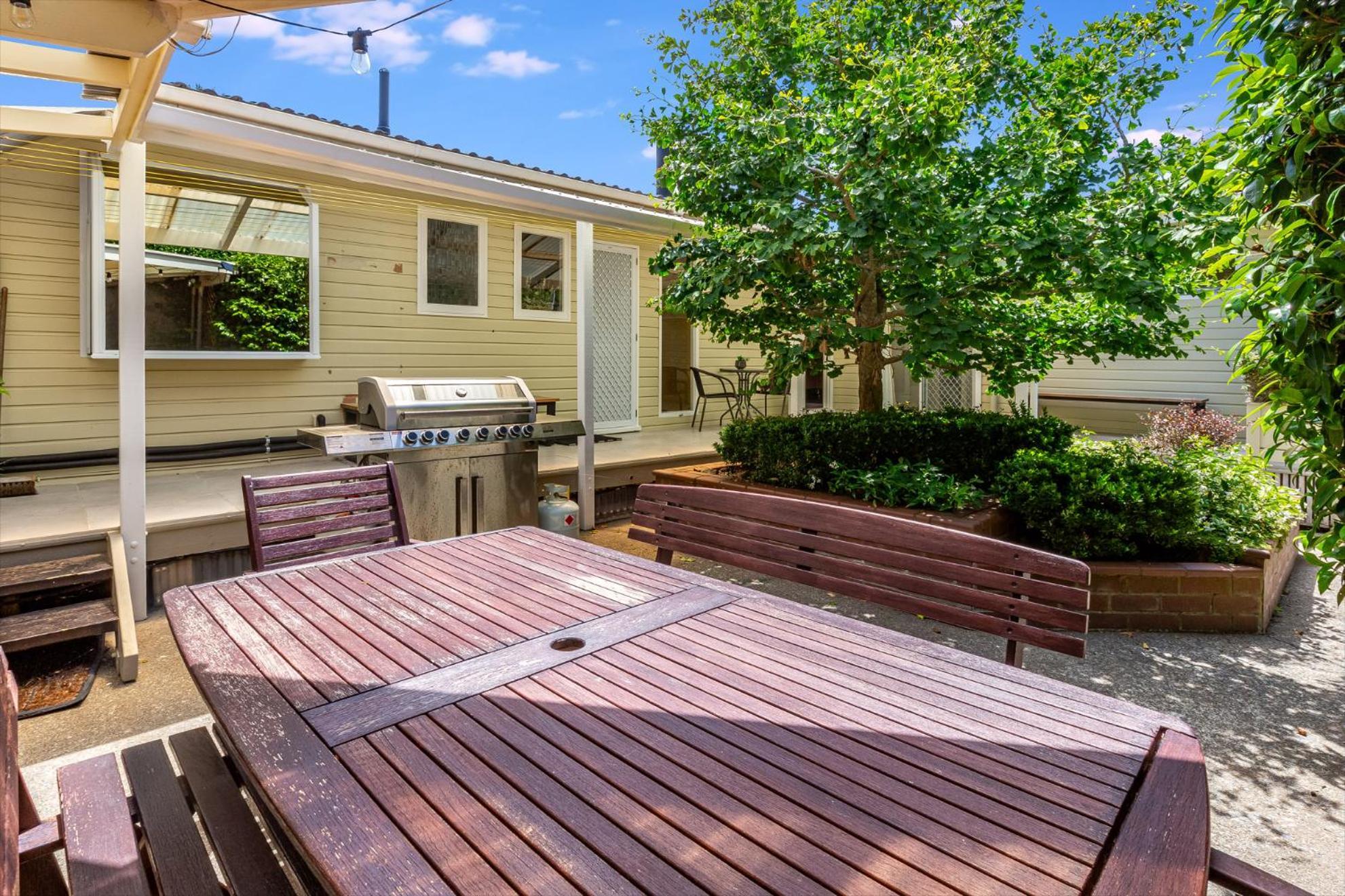 Retro 4 Bedroom Home, Warm And Welcoming, Quiet Location Porirua Bagian luar foto
