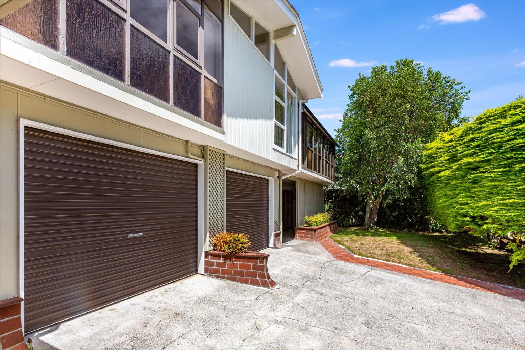 Retro 4 Bedroom Home, Warm And Welcoming, Quiet Location Porirua Bagian luar foto