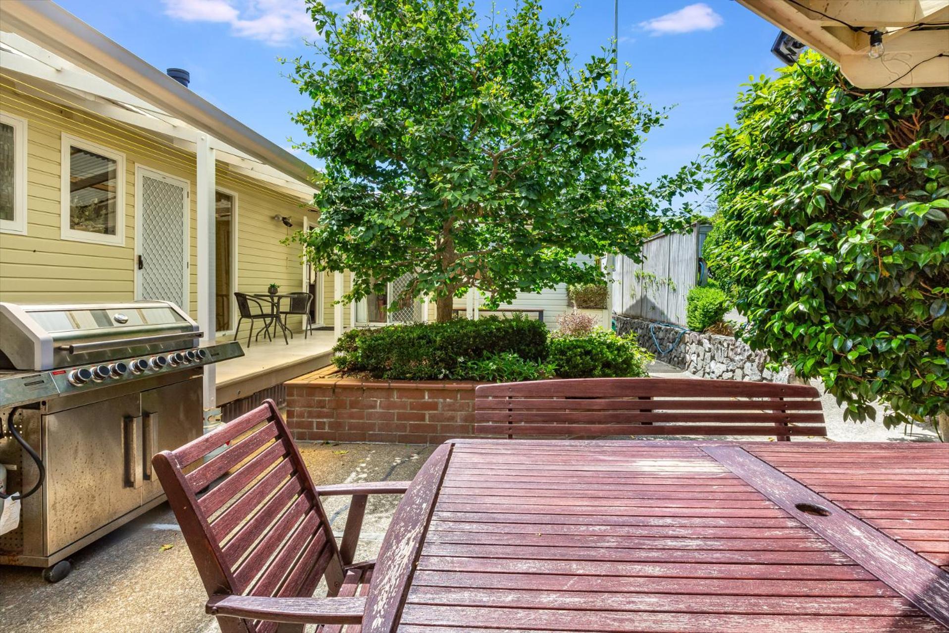 Retro 4 Bedroom Home, Warm And Welcoming, Quiet Location Porirua Bagian luar foto