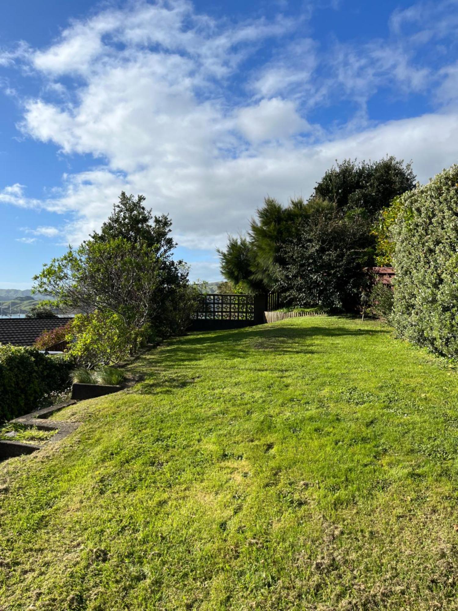 Retro 4 Bedroom Home, Warm And Welcoming, Quiet Location Porirua Bagian luar foto
